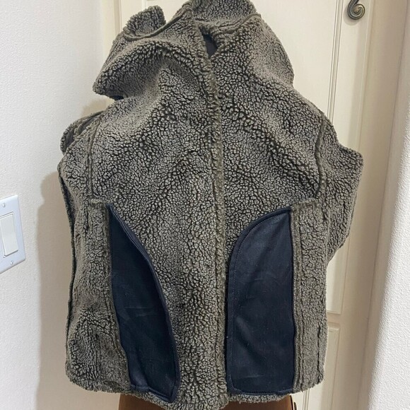 LL Bean Vintage Chocolate Brown Faux Suede Sherpa Lined Vest Size Small Reg - Picture 7 of 9